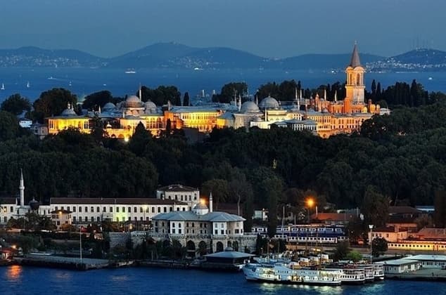 Topkapi Palace view from golden horn / new city